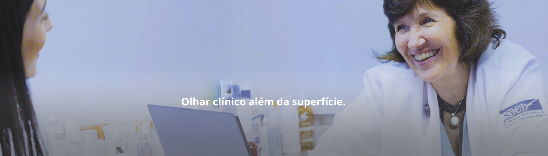 Olhar clínico além da superfície.